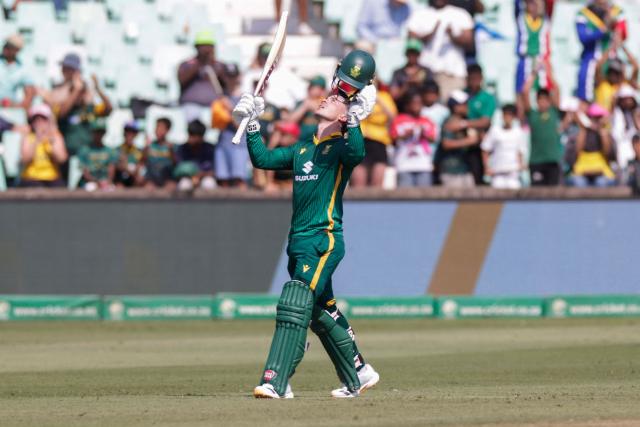 TOPSHOT - South Africa's Matthew Breetzke raises his bat and helmet to celebrates after scoring a century (100 runs)) during the first one-day international (ODI) cricket match between South Arica and Australia at the Kingsmead stadium in Durban on September 24, 2026. (Photo by GIANLUIGI GUERCIA / AFP)