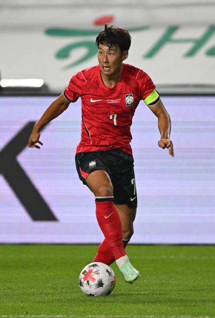 South Korea's Son Heung-min (C) dribbles the ball against Ecuador during the friendly football match between South Korea and Ecuador in Suwon on September 24, 2026. (Photo by Jung Yeon-je / AFP)