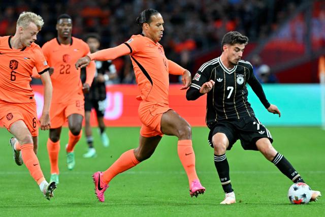Netherlands' defender Virgil van Dijk (C) fights for the ball with Germany's forward #07 Kai Havertz (R) during the UEFA Nations League (League A, Group A2) football match between Netherlands and Germany at Johan Cruijff ArenA in Amsterdam on September 24, 2026. (Photo by NICOLAS TUCAT / AFP)