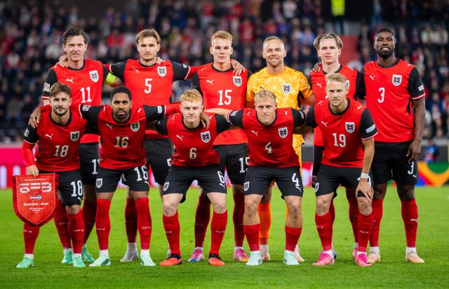 Austria's players pose for a team photo prior to the UEFA Nations League Group B3 football match between Austria and Israel in Linz, Austria on September 24, 2026. (Photo by GEORG HOCHMUTH / APA / AFP) / Austria OUT