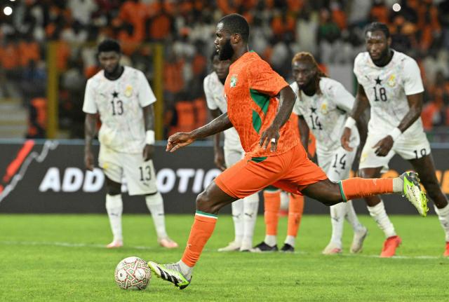Ivory Coast's midfielder #08 Franck Késsié kicks and scores a penalty during the Africa Cup of Nations 2027 qualifying football match between Ivory Coast and Ghana at the Stade de Bouake on September 24, 2026. (Photo by Issouf SANOGO / AFP)