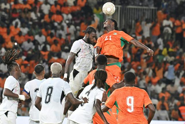 Ivory Coast's defender #21 Evan Ndicka heads the ball during the Africa Cup of Nations 2027 qualifying football match between Ivory Coast and Ghana at the Stade de Bouake on September 24, 2026. (Photo by Issouf SANOGO / AFP)