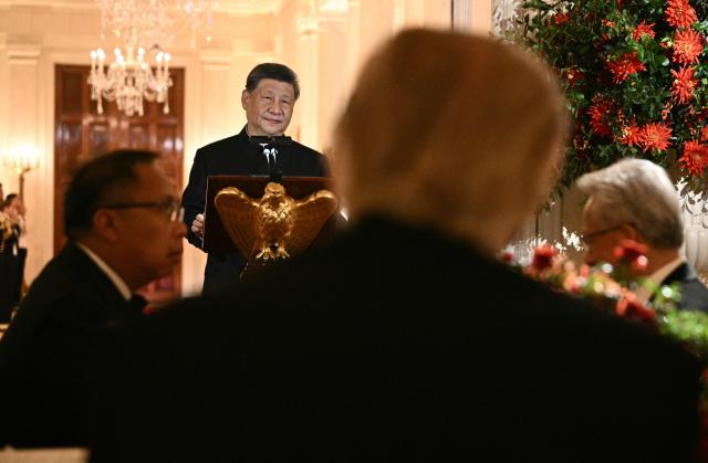 Chinese President Xi Jinping speaks during a state dinner hosted by US President Donald Trump (3L) in the East Room of the White House in Washington, DC, on September 24, 2026. President Xi is on a State visit to the United States from September 23 to 25. (Photo by Brendan SMIALOWSKI / AFP)