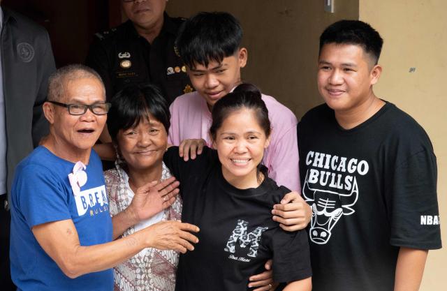 (FILES) Mary Jane Veloso (C) is reunited with her two sons (back R) and parents (L) after she arriving at the Correctional Institution for Women in Manila on December 18, 2024. Philippine President Ferdinand Marcos said September 25, 2026 he has pardoned Mary Jane Veloso, a Filipina originally sentenced to death by Indonesia for drug trafficking. (Photo by Ted ALJIBE / AFP)