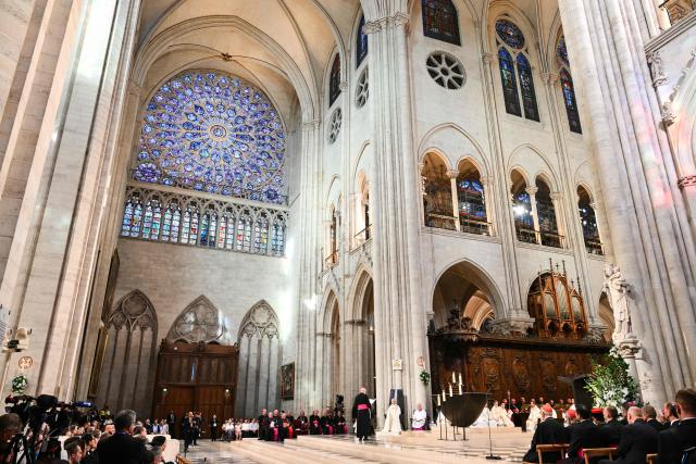 Pope Leo XIV celebrates a mass in Notre-Dame Cathedral in Paris on September 25, 2026 as part of his four days visit to France.  (Photo by Alberto PIZZOLI / AFP)