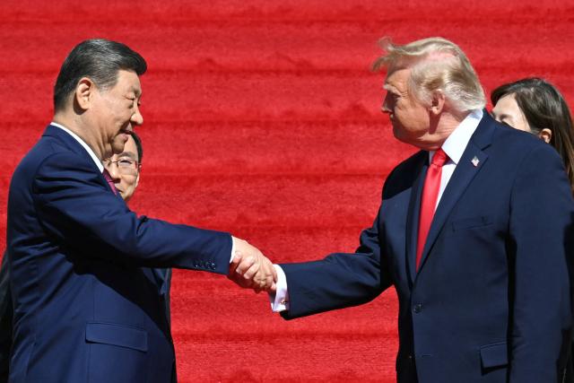 US President Donald Trump shakes hands with China's President Xi Jinping as they depart after visiting the National Archives in Washington, DC on September 25, 2026. The rotunda at the National Archives permanently houses the Declaration of Independence, Bill of Rights and the US Constitution. (Photo by SAUL LOEB / AFP)