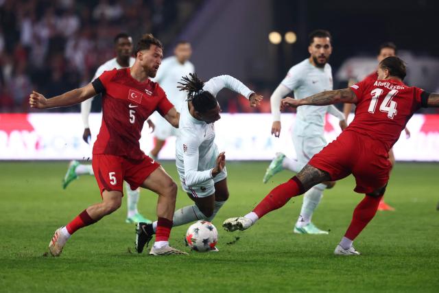 France's midfielder #11 Michael Olise fights for the ball with Turkey's midfielder #05 Salih Ozcan (L) during the UEFA Nations League (League A, Group 1) first leg football match between Turkey and France at the Kocaeli Stadium in Izmit, on September 25, 2026. (Photo by FRANCK FIFE / AFP)