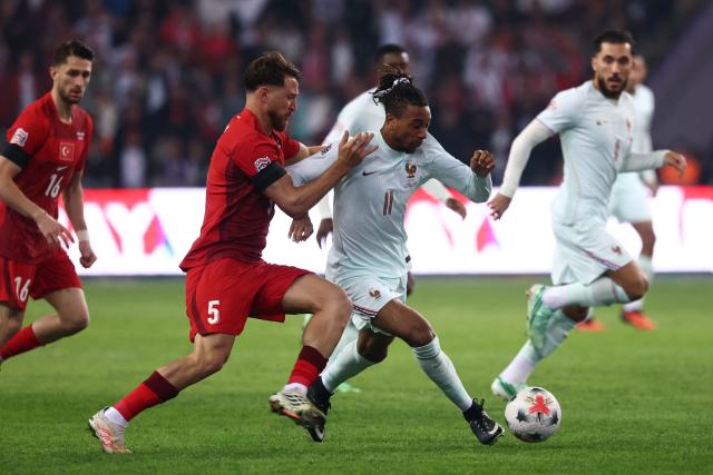 France's midfielder #11 Michael Olise fights for the ball with Turkey's midfielder #05 Salih Ozcan (L) during the UEFA Nations League (League A, Group 1) first leg football match between Turkey and France at the Kocaeli Stadium in Izmit, on September 25, 2026. (Photo by FRANCK FIFE / AFP)