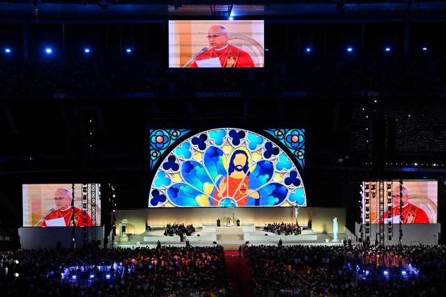 Pope Leo XIV is seen on screens as he delivers his homely during a prayer vigil with young people at the Stade de France stadium, in Saint-Denis on the outskirts of Paris on September 25, 2026 as part of his four days visit to France. (Photo by JULIEN DE ROSA / AFP)