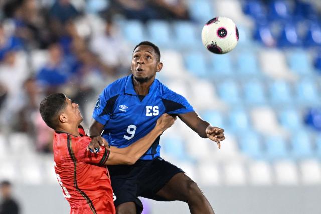 Martinique's defender #05 Borls Moltenis and El Salvador's forward #09 Brayan Gil fight for the ball during the Concacaf Nations League Cup football match between El Salvador and Martinique, at the Jorge 'El Magico' Gonzalez stadium in San Salvador, on September 25, 2026. (Photo by MARVIN RECINOS / AFP)