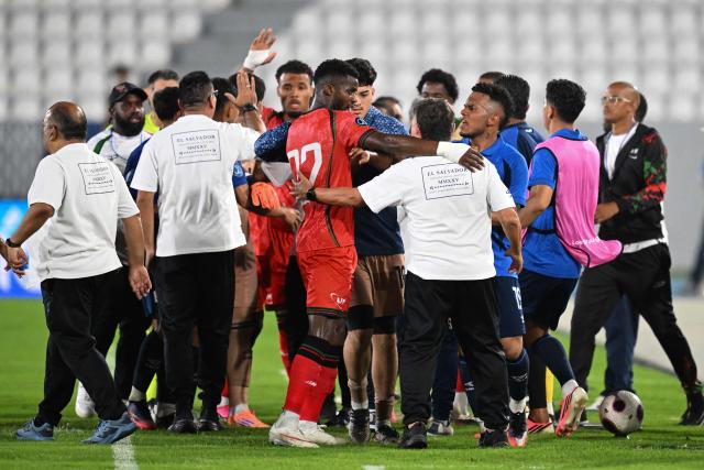 El Salvador's players and Martinique's players argue during the Concacaf Nations League Cup football match between El Salvador and Martinique, at the Jorge 'El Magico' Gonzalez stadium in San Salvador, on September 25, 2026. (Photo by MARVIN RECINOS / AFP)