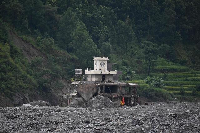 A general view shows damaged houses covered in sludge in the aftermath of the August 26 flash flood at Betrawoti Bazaar in Nepal’s Rasuwa district on September 26, 2026. The August 26 flood, triggered by a glacial mountain collapse near the China-Nepal border, has killed more than 1,400 people, the majority in Nepal. Over 5,000 remain missing in Nepal since the tsunami-like waves swept away roads, bridges and settlements in the mountainous regions up north, and battered crucial hydropower projects. (Photo by PRAKASH MATHEMA / AFP)