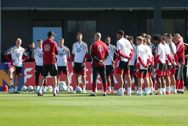 Germany's National coach Juergen Klopp (3rd L) speaks to his team during a training session of Germany's national football team in Herzogenaurach, southern Germany on September 26, 2026, ahead of their UEFA Nations League football match against Greece on September 27. (Photo by Alexandra BEIER / AFP)