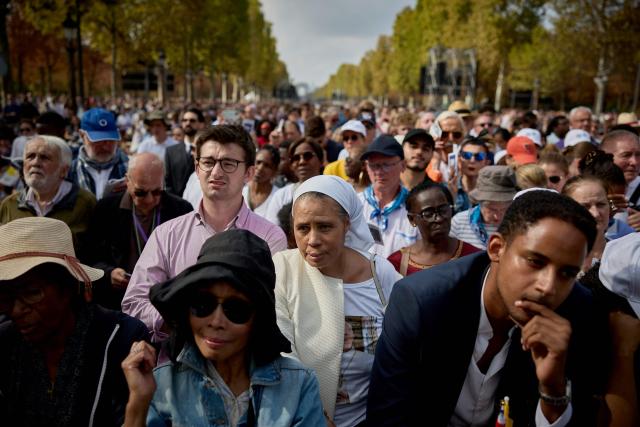 Worshippers gathered on the Champs-Elysees Avenue attend a solemn outdoor mass celebrated by Pope Leo XIV at Place de la Concorde, central Paris, on September 26, 2026 on the second day of his visit to France. Pope Leo XIV celebrates an open-air mass for hundreds of thousands of believers on the Champs Elysees in Paris, after saying it was possible to "live together in dignity and peace". (Photo by Kiran RIDLEY / AFP)