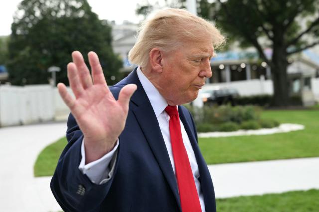 US President Donald Trump waves as he walks to board Marine One as he departs from the South Lawn of the White House in Washington, DC, on September 26, 2026. US President Donald Trump is heading to Knoxville, Tennessee to attend the Tennessee/Texas college football game. (Photo by Alex WROBLEWSKI / AFP)
