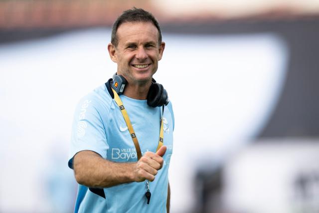 Bayonne's New Zealand head coach Gerard Fraser smiles during the warm-up before the French Top14 rugby union match between Racing 92 and Aviron Bayonnais (Bayonne) at Stade Dominique-Duvauchelle in Creteil, on the outskirts of Paris, on September 26, 2026. (Photo by Guillaume SALIGOT / AFP)