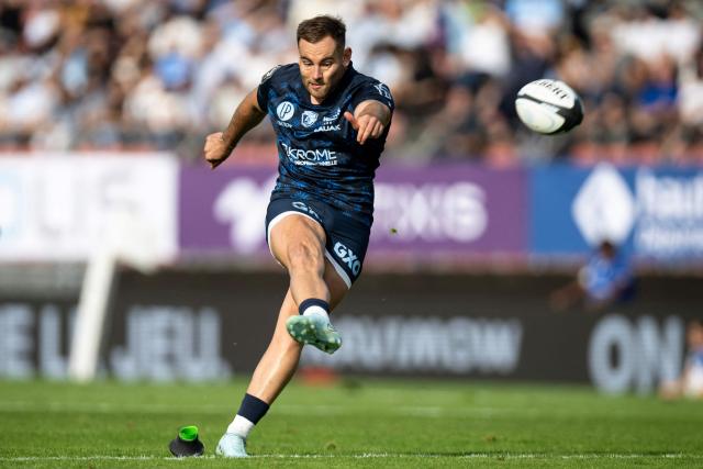 CORRECTION / Bayonne's French fly-half Joris Segonds shoots a penalty kick during the French Top14 rugby union match between Racing 92 and Aviron Bayonnais (Bayonne) at Stade Dominique-Duvauchelle in Creteil, on the outskirts of Paris, on September 26, 2026. (Photo by Guillaume SALIGOT / AFP) / The erroneous mention[s] appearing in the metadata of this photo by Guillaume SALIGOT has been modified in AFP systems in the following manner: [Bayonne's French fly-half Joris Segonds shoots a penalty kick during the French Top14 rugby union match between Racing 92 and Aviron Bayonnais (Bayonne) at Stade Dominique-Duvauchelle in Creteil, on the outskirts of Paris, on September 26, 2026.] instead of [Clermont-Ferrand's French wing Joris Jurand shoots a penalty kick during the French Top14 rugby union match between Stade Francais Paris and Lyon Olympique Universitaire (LOU) at the Jean-Bouin Stadium in Paris on September 26, 2026.]. Please immediately remove the erroneous mention[s] from all your online services and delete it (them) from your servers. If you have been authorized by AFP to distribute it (them) to third parties, please ensure that the same actions are carried out by them. Failure to promptly comply with these instructions will entail liability on your part for any continued or post notification usage. Therefore we thank you very much for all your attention and prompt action. We are sorry for the inconvenience this notification may cause and remain at your disposal for any further information you may require.