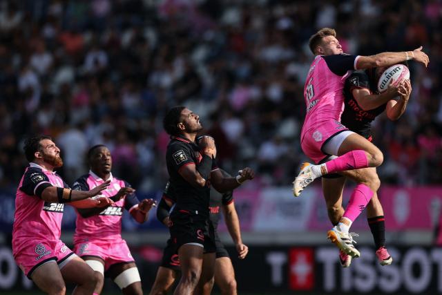 Stade français Paris' French full-back Léo Barré (2R) jumps for the ball the French Top14 rugby union match between Stade Francais Paris and Lyon Olympique Universitaire at the Jean-Bouin Stadium in Paris on September 26, 2026. (Photo by Anne-Christine POUJOULAT / AFP)