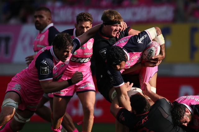 Stade français Paris' French lock Pierre-Henri Azagoh (R) fights for the ball with Lyon's French flanker Antoine Déliance (2nd R) during the French Top14 rugby union match between Stade Francais Paris and Lyon Olympique Universitaire (LOU) at the Jean-Bouin Stadium in Paris on September 26, 2026. Stade français Paris' French lock Pierre-Henri Azagoh (R) vies with Lyon's French flanker Antoine Déliance (L) (Photo by Anne-Christine POUJOULAT / AFP)