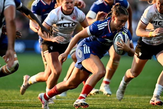 France's scrum-half Alexandra Chambon scores a try during the women's WXV Global Series rugby match between France and Canada at the Stade Marcel Deflandre, in La Rochelle, central-eastern France, on September 26, 2026. (Photo by Christophe ARCHAMBAULT / AFP)