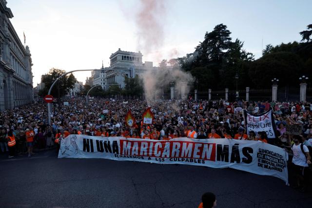 Demonstrators protest against evictions and the housing crisis in Madrid on September 26, 2026. The banner reads 'Not a single more Maricarmen' in a reference to an 87-year-old evicted from her Madrid home. Spain's main tenants' unions on September 25 urged the government to pass a new law to tackle the country's housing crisis after an 87-year-old was evicted from her Madrid home, sparking nationwide protests. (Photo by Oscar DEL POZO / AFP)