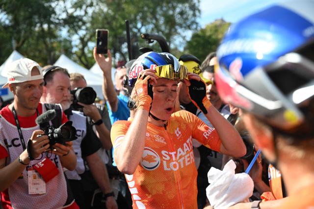 Netherlands's Demi Vollering (R) reacts at finish line after winning the Women Elite Road Race during the 2026 Union Cycliste Internationale (UCI) Road World Championships in Montreal, Quebec, on September 26, 2026.
Also picture, second place Poland's Kasia Niewiadoma-Phinney (L). (Photo by Andrej Ivanov / AFP)