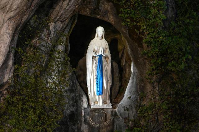 This photograph shows the statue of the Virgin Mary before the arrival of Pope Leo XIV to lead a prayer with worshippers at the Grotto of Massabielle in the Sanctuary of Our Lady of Lourdes, southwestern France, on September 26, 2026 on the second day of his visit to France. (Photo by Alberto PIZZOLI / AFP)