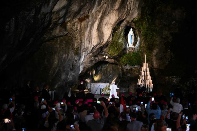 Pope Leo XIV arrives to lead a prayer with worshippers at the Grotto of Massabielle in the Sanctuary of Our Lady of Lourdes southwestern France, on September 26, 2026 on the second day of his visit to France. (Photo by Alberto PIZZOLI / AFP)