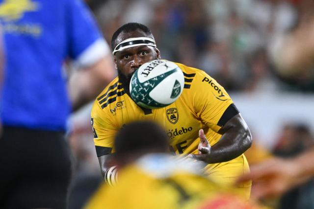 La Rochelle's Fijian flanker Levani Botia receives the ball during the French Top14 rugby union match between Section Paloise and Stade Rochelais (La Rochelle) at the Stade du Hameau in Pau, south-western France on September 26, 2026. (Photo by Gaizka IROZ / AFP)