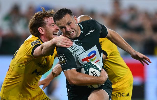 Pau's English fly-half Joe Simmonds attempts to break away during the French Top14 rugby union match between Section Paloise and Stade Rochelais (La Rochelle) at the Stade du Hameau in Pau, south-western France on September 26, 2026. (Photo by Gaizka IROZ / AFP)