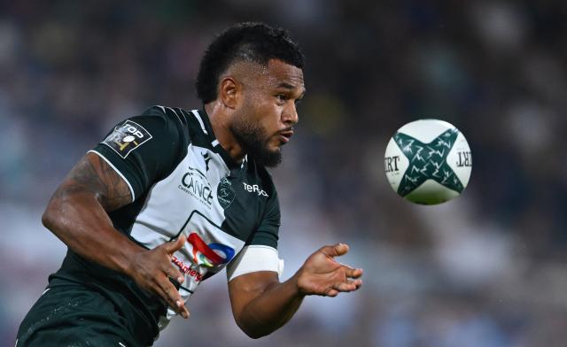 Pau's Samoan centre Tumua Manu passes the ball during the French Top14 rugby union match between Section Paloise and Stade Rochelais (La Rochelle) at the Stade du Hameau in Pau, south-western France on September 26, 2026. (Photo by Gaizka IROZ / AFP)