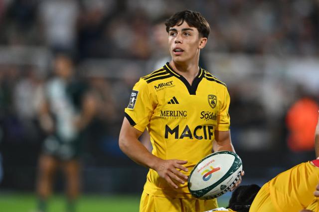 La Rochelle's French scrum-half Valentin Bouju looks on during the French Top14 rugby union match between Section Paloise and Stade Rochelais (La Rochelle) at the Stade du Hameau in Pau, south-western France on September 26, 2026. (Photo by Gaizka IROZ / AFP)
