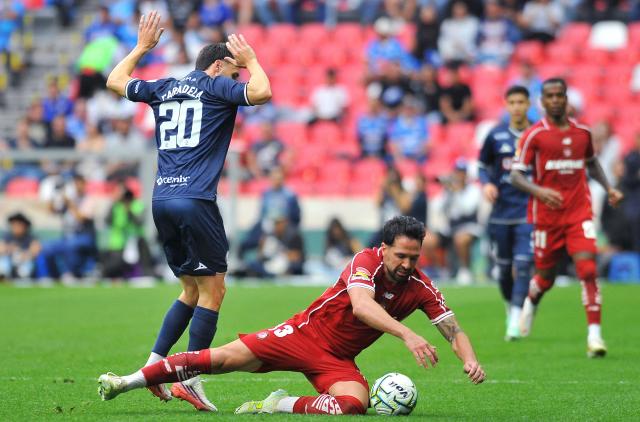 Cruz Azul's Argentine forward #20 Jose Paradela and Toluca's Brazilian defender #13 Luan fight for the ball during the Liga MX Apertura tournament football match between Cruz Azul and Toluca at the Banorte Stadium in Mexico City on September 26, 2026. (Photo by Victor CRUZ / AFP)