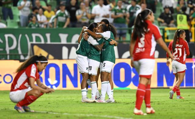 Deportivo Cali players celebrate their third goal during the Colombian women's football league second leg final match between Deportivo Cali and Independiente Santa Fe at the Deportivo Cali Stadium in Cali, Colombia on September 26, 2026. (Photo by JOAQUIN SARMIENTO / AFP)