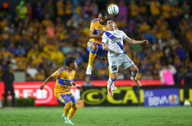 Tigres' Brazilian defender #28 Joaquim Henrique and Puebla's midfielder #22 Carlos Baltazar fight for the ball during the Liga MX Apertura football match between Tigres and Puebla at the Universitario Stadium in San Nicolas de los Garza, Mexico on September 26, 2026. (Photo by Julio Cesar AGUILAR / AFP)