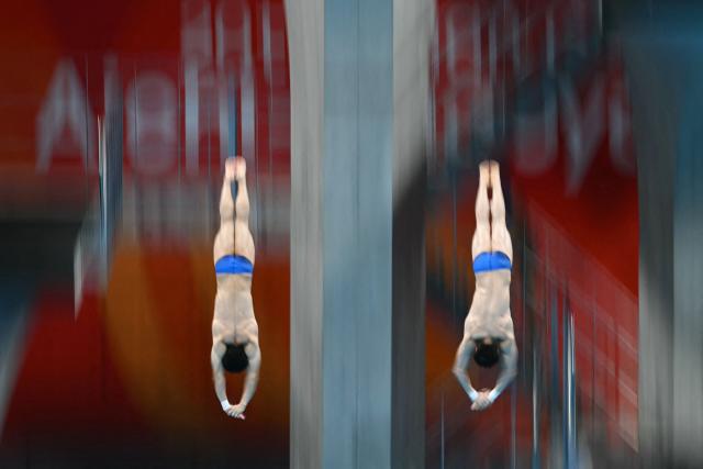 China's Yang Hao and Lian Junjie compete in the men's synchronised 10m platform final diving event during the 2026 Asian Games at the Tokyo Aquatics Centre in Tokyo on September 27, 2026. (Photo by ANDREW CABALLERO-REYNOLDS / AFP)