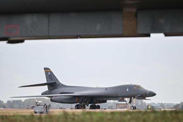 A US Air Force B-1 Lancer bomber is pictured on the tarmac at RAF Fairford base in Fairford, south-west England on September 27, 2026, as UK counter-terrorism police investigate an incident near the base in the village of Whelford. British police on September 27 declared a major incident and evacuated villagers living near a base used by the US air force after arresting several men on suspicion of explosives offences. (Photo by JUSTIN TALLIS / AFP)