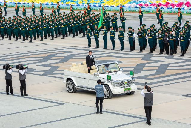 Turkmen President Serdar Berdymukhamedov greets servicemen participating in a parade marking the 35th anniversary of Turkmenistan's independence in central Ashgabat on September 27, 2026. (Photo by Nikolay VAVILOV / AFP)