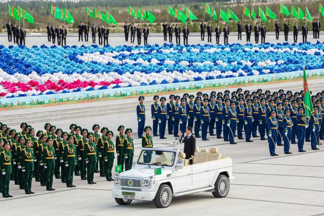 Turkmen President Serdar Berdymukhamedov greets servicemen participating in a parade marking the 35th anniversary of Turkmenistan's independence in central Ashgabat on September 27, 2026. (Photo by Nikolay VAVILOV / AFP)