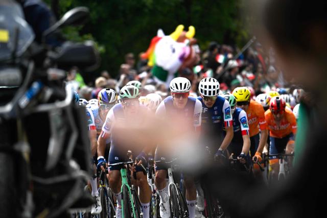 Cyclists compete in the Men Elite Road Race during the 2026 Union Cycliste Internationale (UCI) Road World Championships in Montreal, Quebec, on September 27, 2026. (Photo by Andrej Ivanov / AFP)