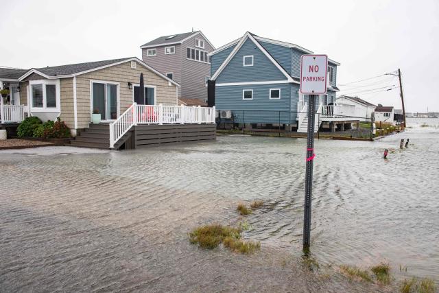 Flooded streets are seen as water inundated coastal homes during a noreaster storm in Hampton, New Hampshire, on September 27, 2026. A powerful autumnal storm lashed the heavily populated US Northeast corridor with wind, rain and large waves, knocking out power for thousands and killing at least one person. Nor'easters, as storms like these are known, can cause billions of dollars in damage as they bring torrential rain, sometimes snow, strong winds and heavy storm surge flooding to large swaths of the US East Coast. The National Weather Service (NWS) said Sunday morning that the storm was "slowly weakening" after causing days of havoc up and down the East Coast. (Photo by Joseph Prezioso / AFP)