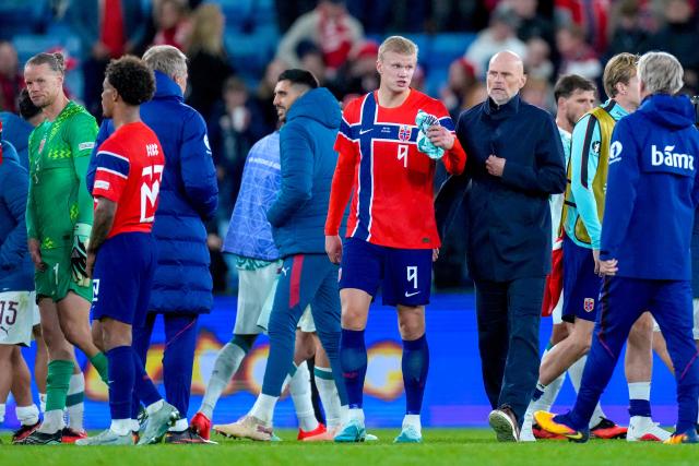 Norway's forward #09 Erling Braut Haaland and Norway's head coach Staale Solbakken react after the UEFA Nations League Group A4 football match between Norway and Portugal in Oslo on September 27, 2026. (Photo by Cornelius Poppe / NTB / AFP) / Norway OUT