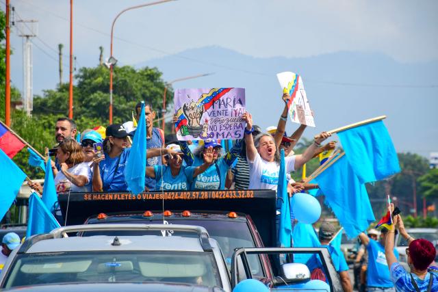 Demonstrators attend a rally to demand the return of opposition leader Maria Corina Machado to the country on a street in Valencia, Carabobo Sate on Sepetember 27, 2026. Supporters of Machado mobilized in caravans across several regions on September 27, 2026, to demand her "safe return" to the country. (Photo by Jacinto OLIVEROS / AFP)