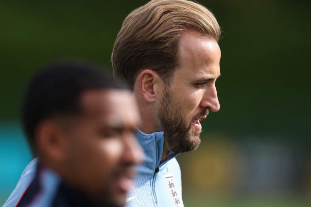 England's striker #09 Harry Kane (R) attends a training session at Tottenham Hotspur's training ground in Enfield, north London, on September 28, 2026, on the eve of their UEFA Nations League group stage football match against the Czech Republic. (Photo by Adrian Dennis / AFP)