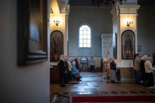 Residents attend a service at Saints Boris and Gleb Orthodox Cathedral in Daugavpils, Latvia, on September 25, 2026, ahead of the country's parliamentary elections on October 3. Latvia goes to the polls for parliamentary elections on October 3, 2026. (Photo by Wojtek RADWANSKI / AFP)