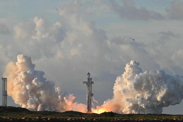 TOPSHOT - SpaceX Starship Flight 14 launches at SpaceX Starbase in Starbase, Texas on September 28, 2026. Flight 14 is planned to be the first to send Starship into orbit around the Earth as well as deploy Starlink satellites. (Photo by RONALDO SCHEMIDT / AFP)