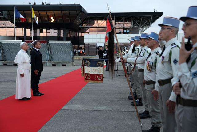 Pope Leo XIV and France's President Emmanuel Macron review troops during a farewell ceremony, an official departure protocol marking the end of an apostolic journey, at Metz–Nancy–Lorraine Airport in Goin, northeastern France on September 28, 2026 on the last day of his visit to France. (Photo by ROMEO BOETZLE / POOL / AFP)