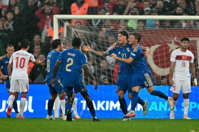 Italy's defender #21 Alessandro Bastoni (C) celebrates scoring his team's first goal during the UEFA Nations League football match (League A, Group A1) between Turkey and Italy at the Ataturk Sports Complex Matl? Stadium in Bursa on September 28, 2026. (Photo by OZAN KOSE / AFP)