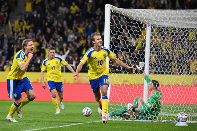 Sweden's forward #10 Benjamin Nygren (R) celebrates scoring the opening goal with his teammates during the UEFA Nations League Group B4 between Sweden and Poland at the Strawberry Arena in Solna on September 28, 2026. (Photo by Jonathan Nackstrand / AFP)