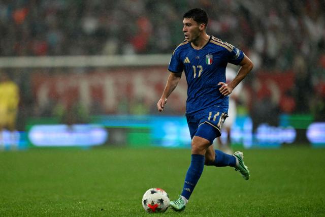 Italy's forward #17 Nicolo Cambiaghi runs with the ball during the UEFA Nations League football match (League A, Group A1) between Turkey and Italy at the Ataturk Sports Complex Matl? Stadium in Bursa on September 28, 2026. (Photo by OZAN KOSE / AFP)
